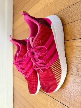 adidas Kids Questar Flow K Girl Running Shoes Dark Pink/Gold/White  4.5 Big Kids